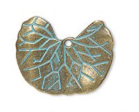 1, 26x22mm Brass Patina Ginkgo Leaf Pendant / Charm